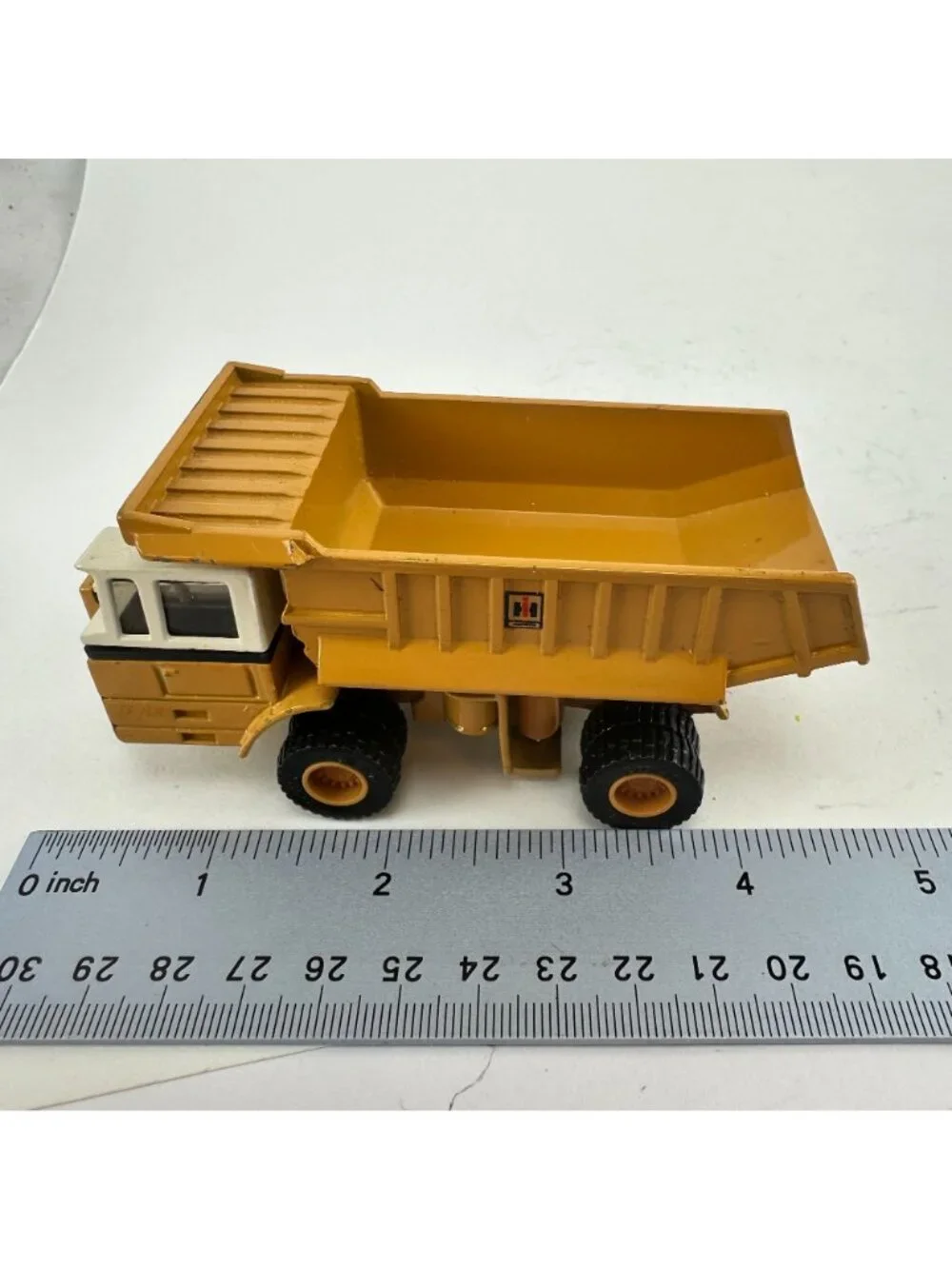 ERTL #09627 Dump Truck Die Cast Model